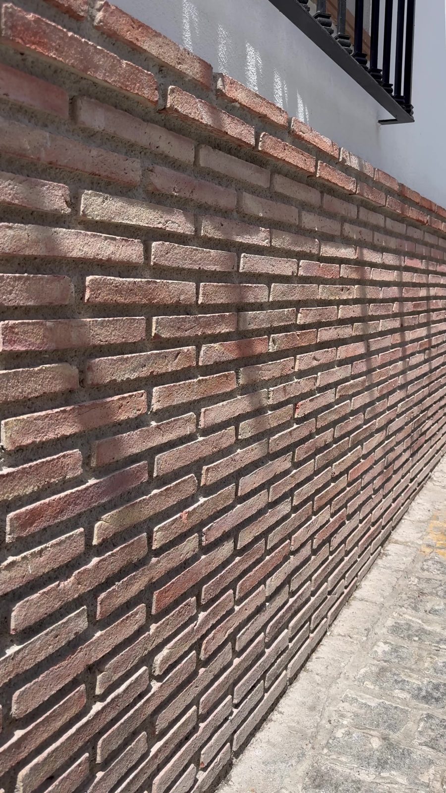 Muro de ladrillo visto