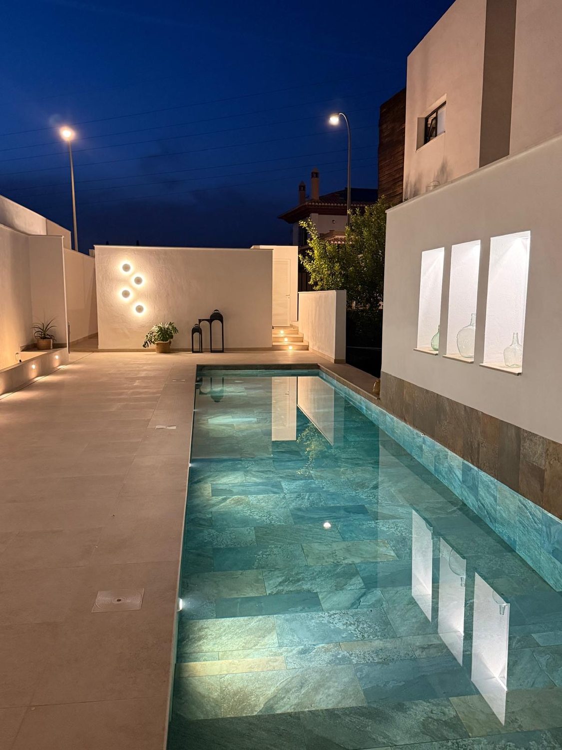 Piscina con iluminación
