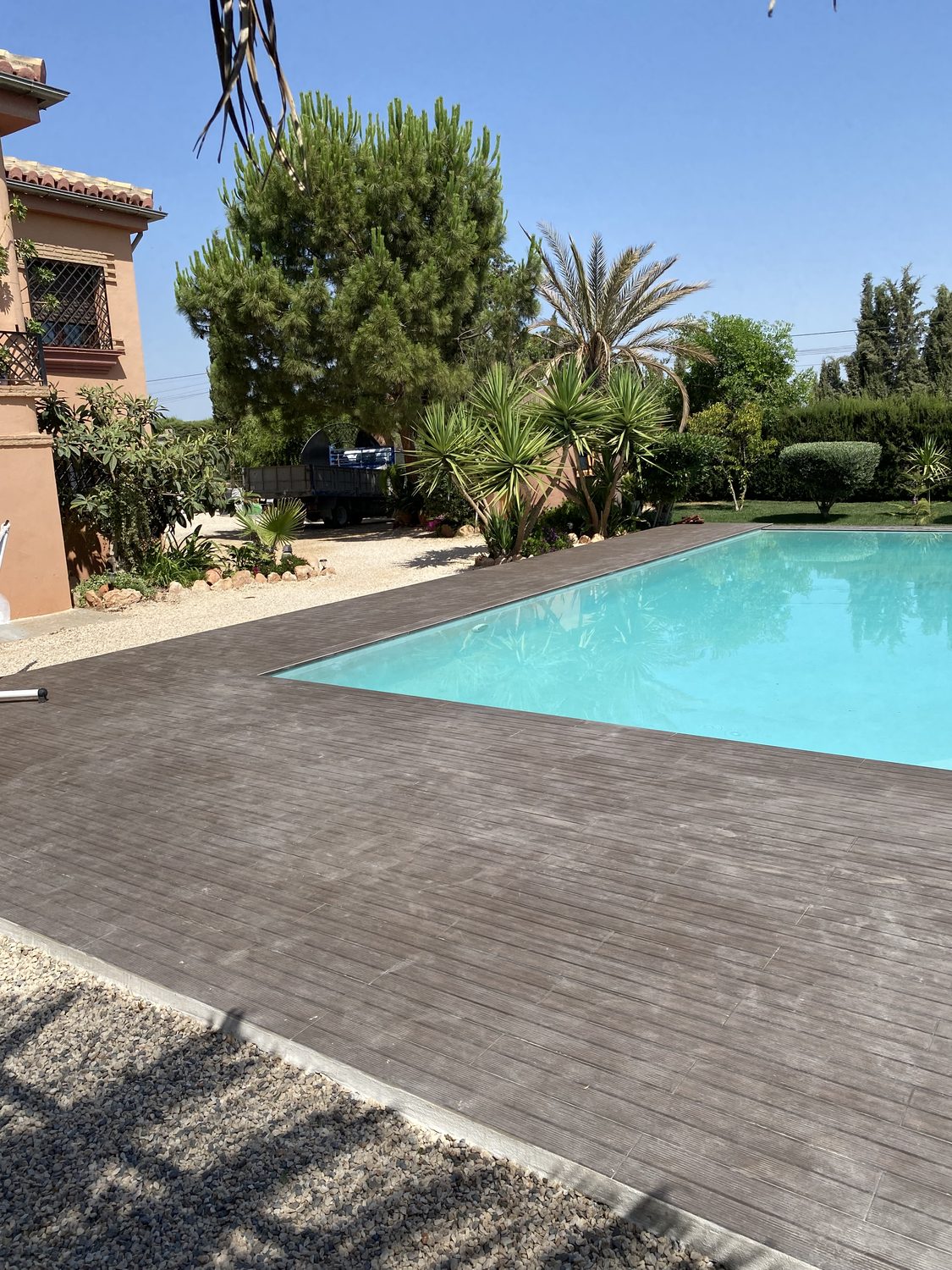 Piscina y solárium